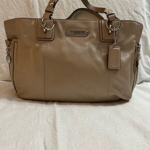 Coach Gallery Beige Metallic Leather Tote with Silver Accents EUC